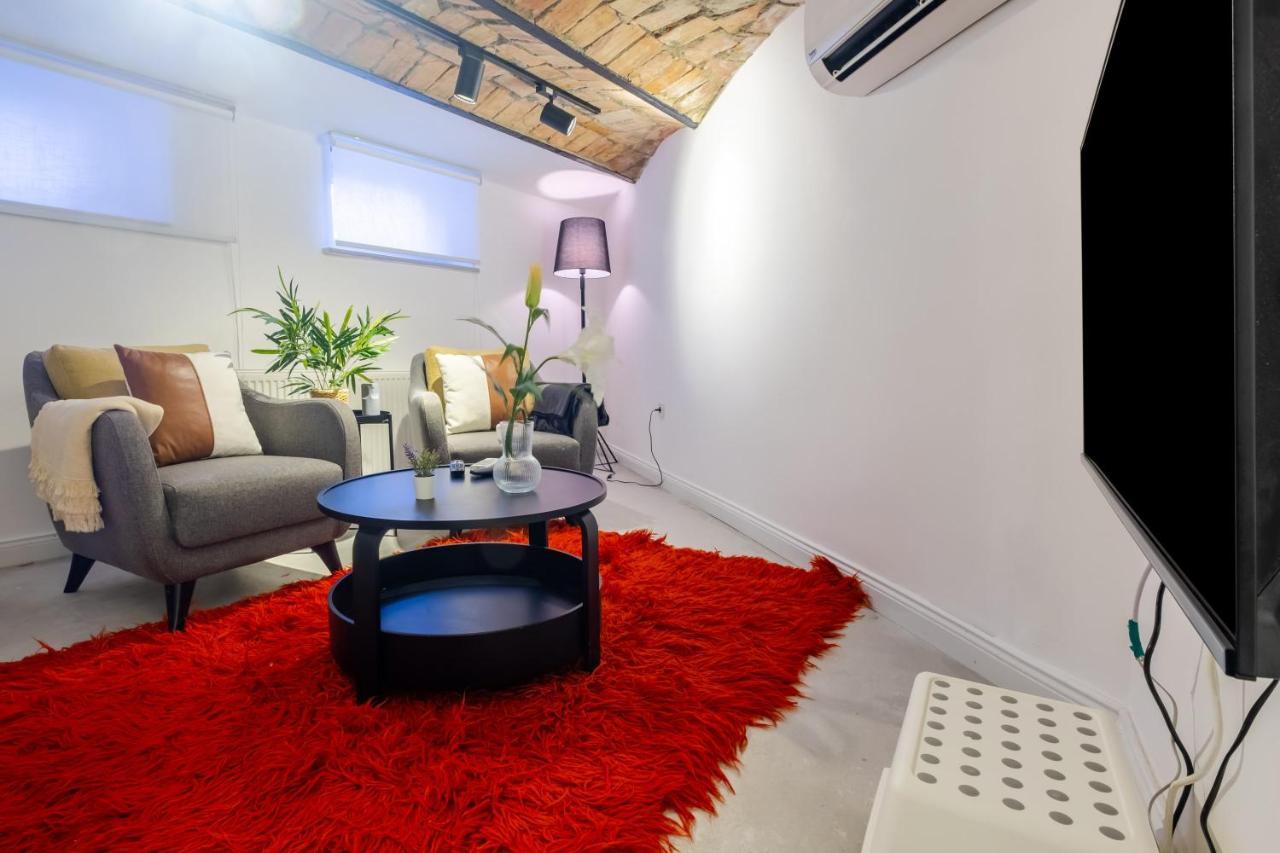 Vibrant Flat 5 Minutes Walk To Istiklal In Beyoglu Apartment Istanbul Bagian luar foto